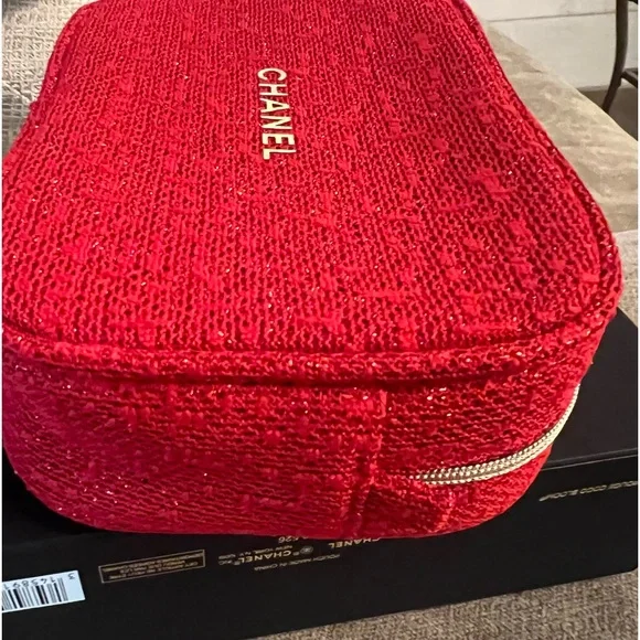 Chanel 2021 Red Beauty Bag - Picture 5 of 16